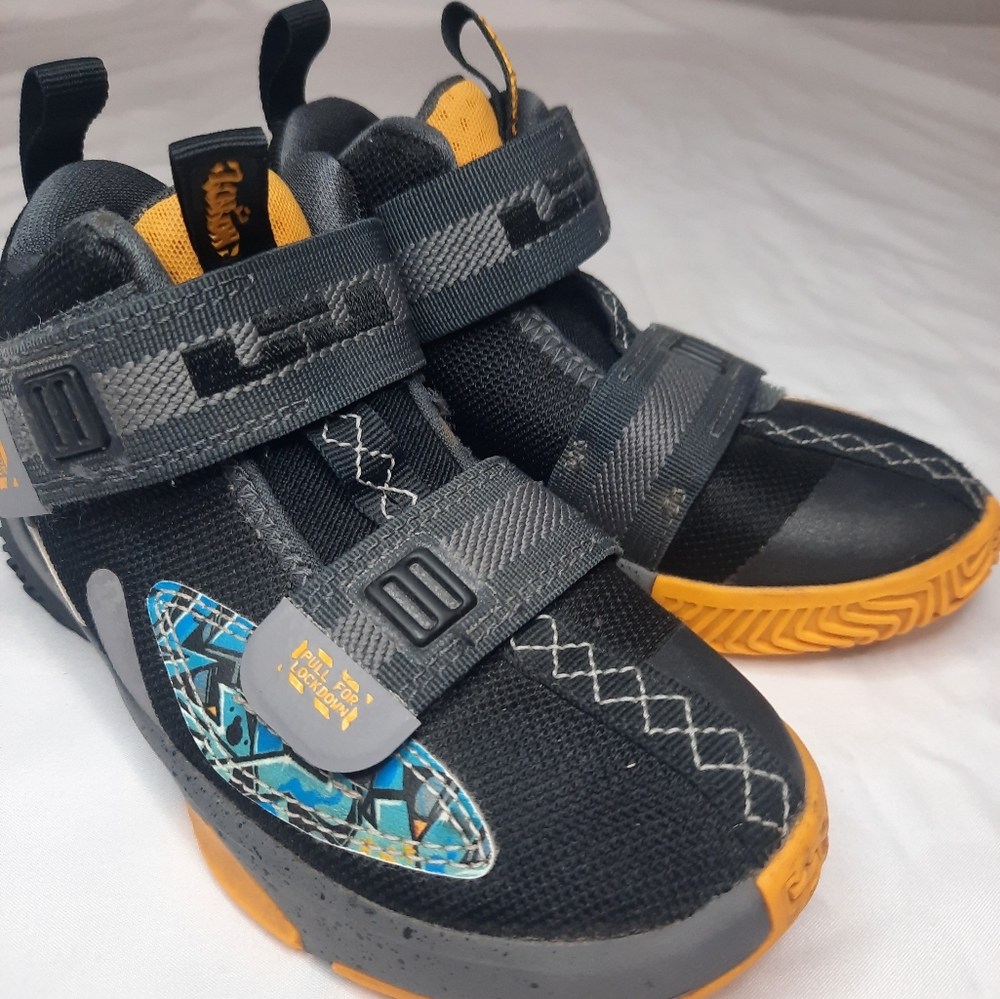 Nike LeBron soldiers 13 size 11 kids